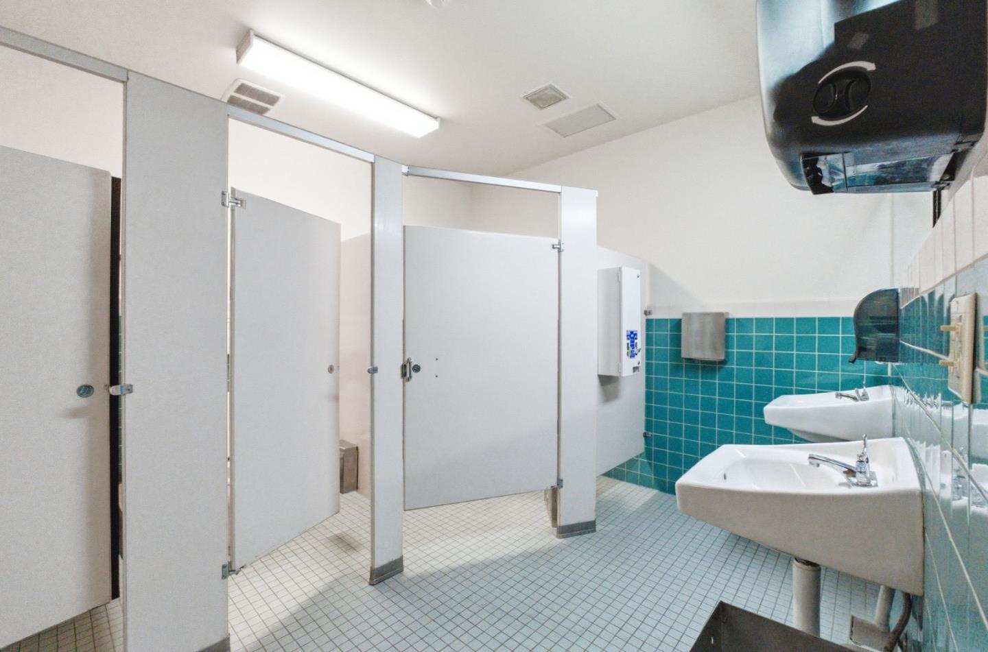 Detail Gallery Image 16 of 43 For 6537 Foothill Blvd, Oakland,  CA 94605 - – Beds | – Baths