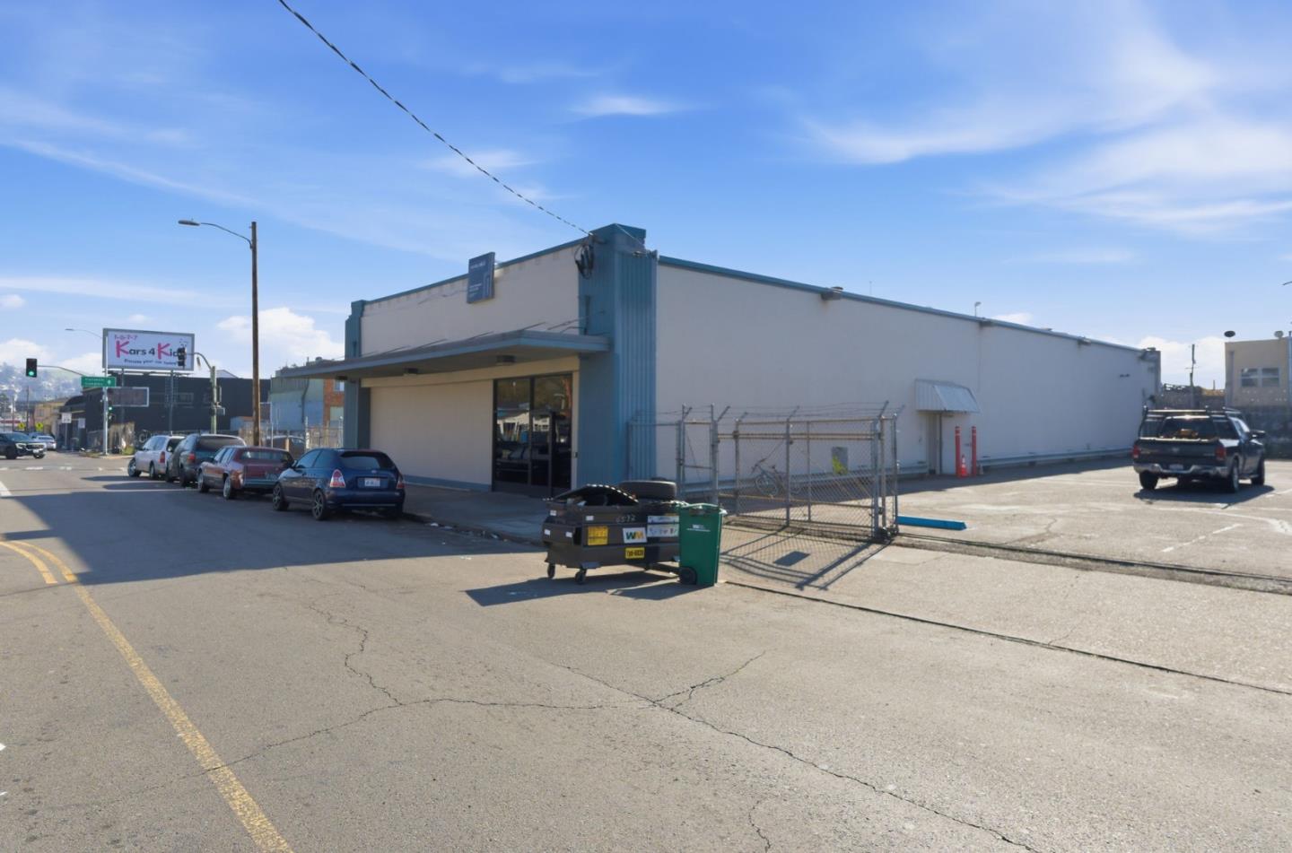 Detail Gallery Image 3 of 43 For 6537 Foothill Blvd, Oakland,  CA 94605 - – Beds | – Baths