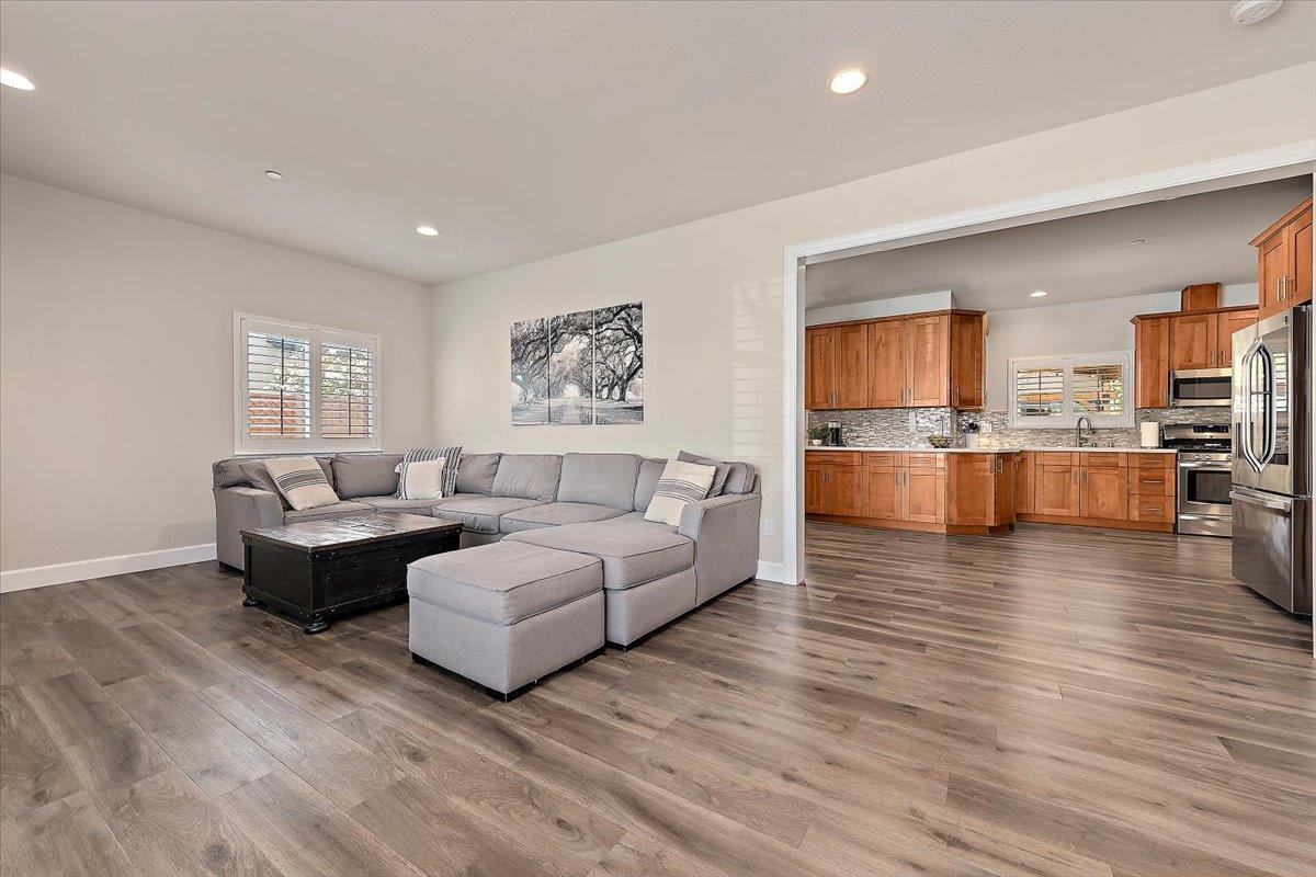 Detail Gallery Image 3 of 32 For 120 Campoli Dr, Morgan Hill,  CA 95037 - 3 Beds | 2/1 Baths