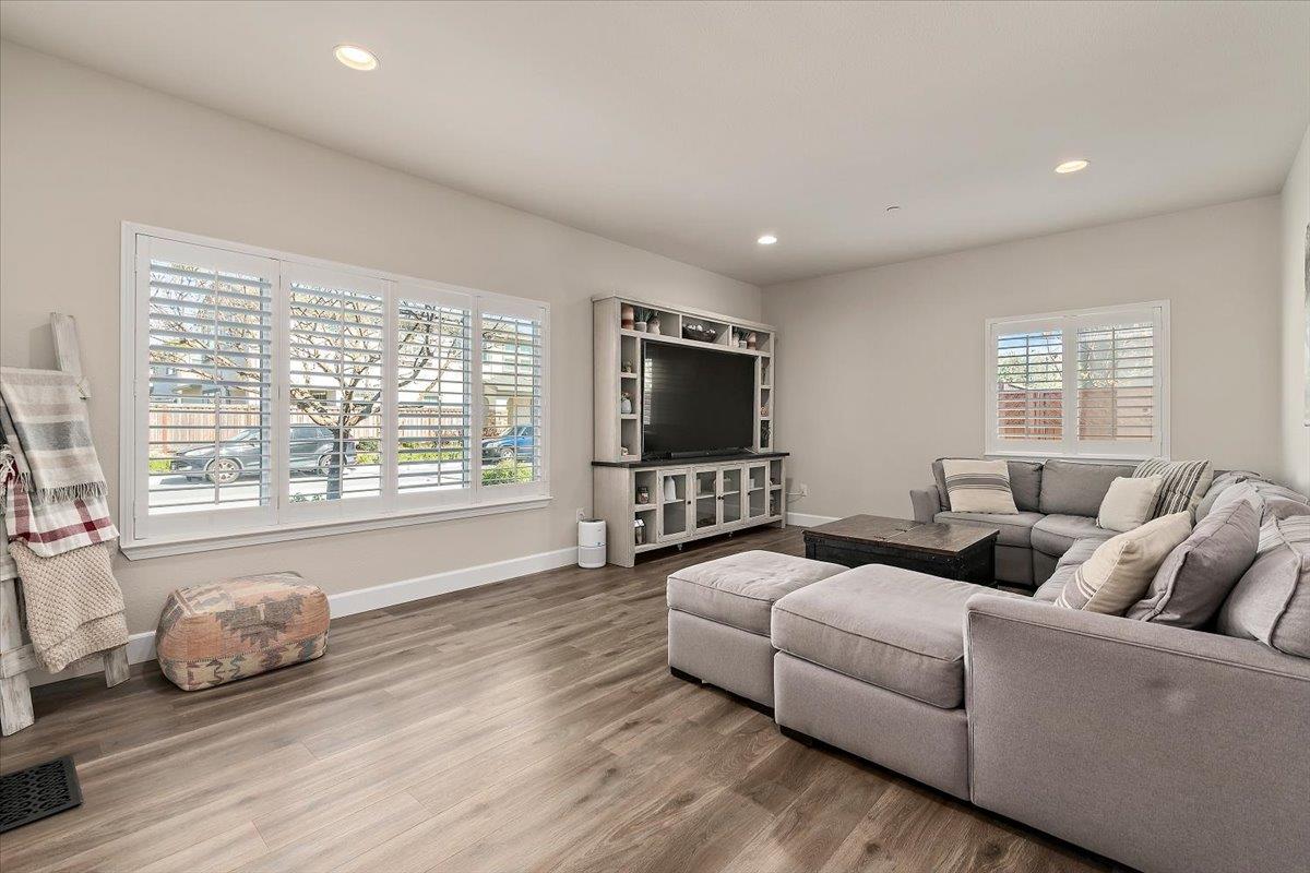 Detail Gallery Image 4 of 32 For 120 Campoli Dr, Morgan Hill,  CA 95037 - 3 Beds | 2/1 Baths