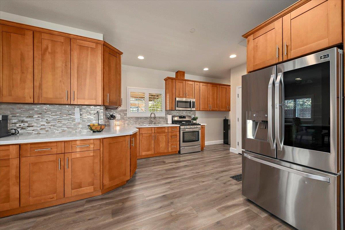 Detail Gallery Image 7 of 32 For 120 Campoli Dr, Morgan Hill,  CA 95037 - 3 Beds | 2/1 Baths