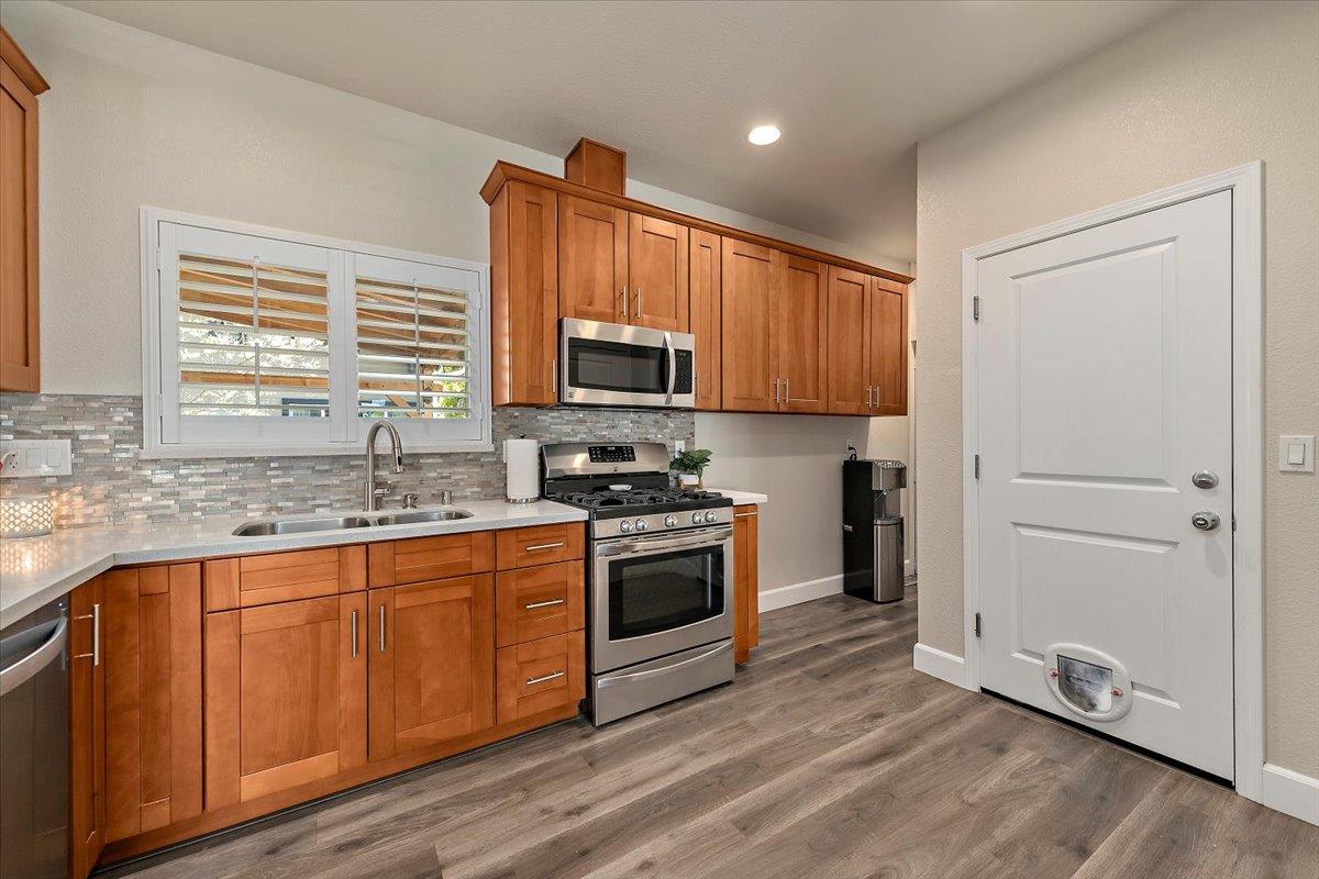 Detail Gallery Image 8 of 32 For 120 Campoli Dr, Morgan Hill,  CA 95037 - 3 Beds | 2/1 Baths