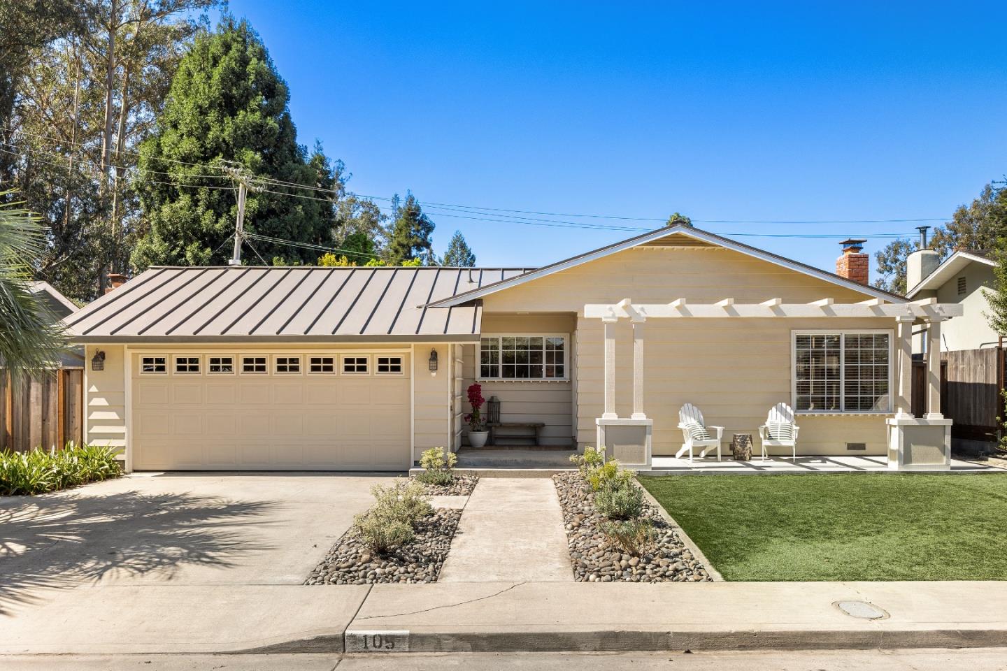 Detail Gallery Image 3 of 55 For 105 Wesley St, Capitola,  CA 95010 - 3 Beds | 2 Baths