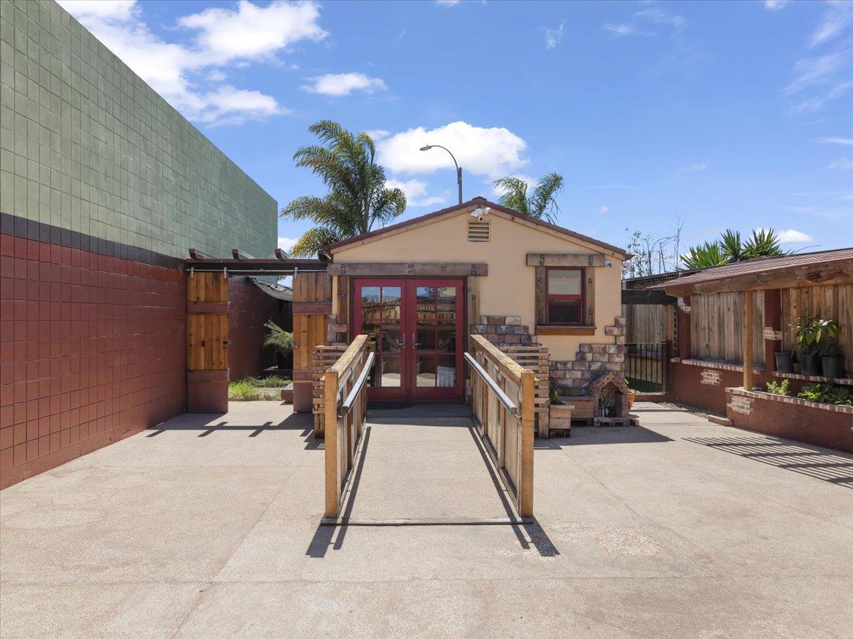 Detail Gallery Image 17 of 23 For 1637 Del Monte Blvd #B,  Seaside,  CA 93955 - – Beds | – Baths