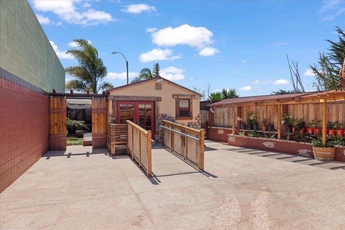 Detail Gallery Image 18 of 23 For 1637 Del Monte Blvd #B,  Seaside,  CA 93955 - – Beds | – Baths