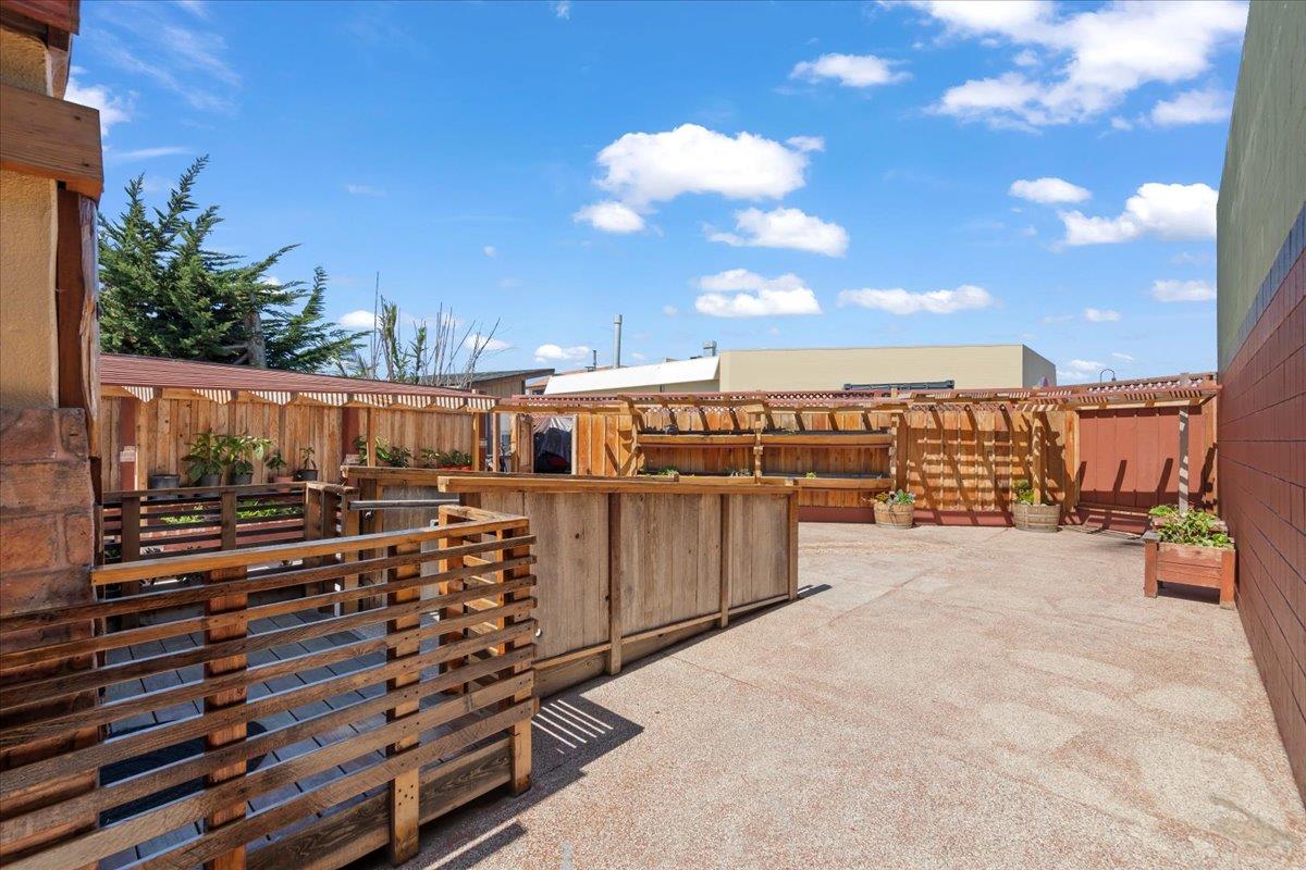 Detail Gallery Image 19 of 23 For 1637 Del Monte Blvd #B,  Seaside,  CA 93955 - – Beds | – Baths