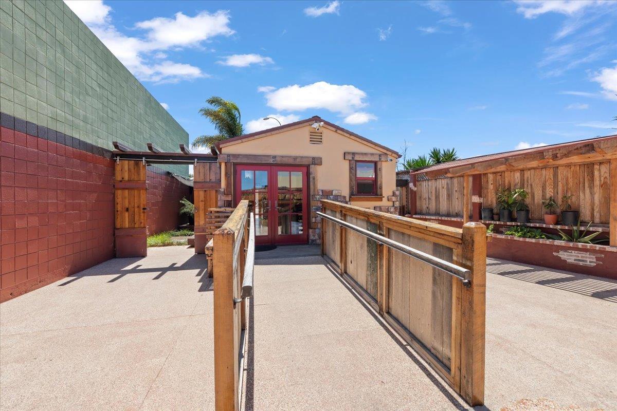 Detail Gallery Image 21 of 23 For 1637 Del Monte Blvd #B,  Seaside,  CA 93955 - – Beds | – Baths