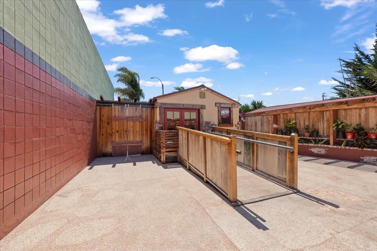 Detail Gallery Image 23 of 23 For 1637 Del Monte Blvd #B,  Seaside,  CA 93955 - – Beds | – Baths