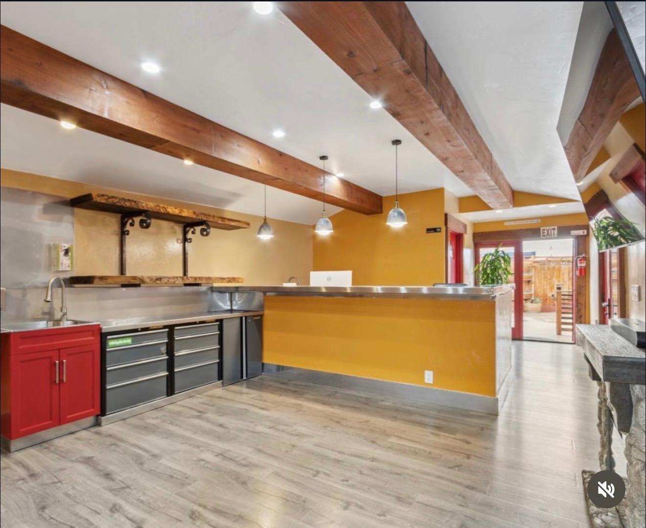 Detail Gallery Image 3 of 15 For 1637 Del Monte Blvd #B,  Seaside,  CA 93955 - – Beds | – Baths