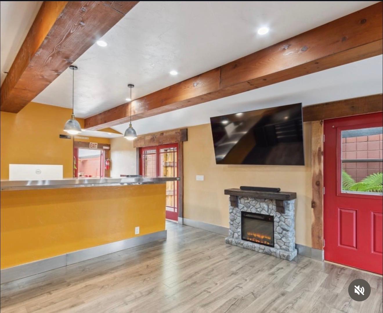 Detail Gallery Image 4 of 15 For 1637 Del Monte Blvd #B,  Seaside,  CA 93955 - – Beds | – Baths