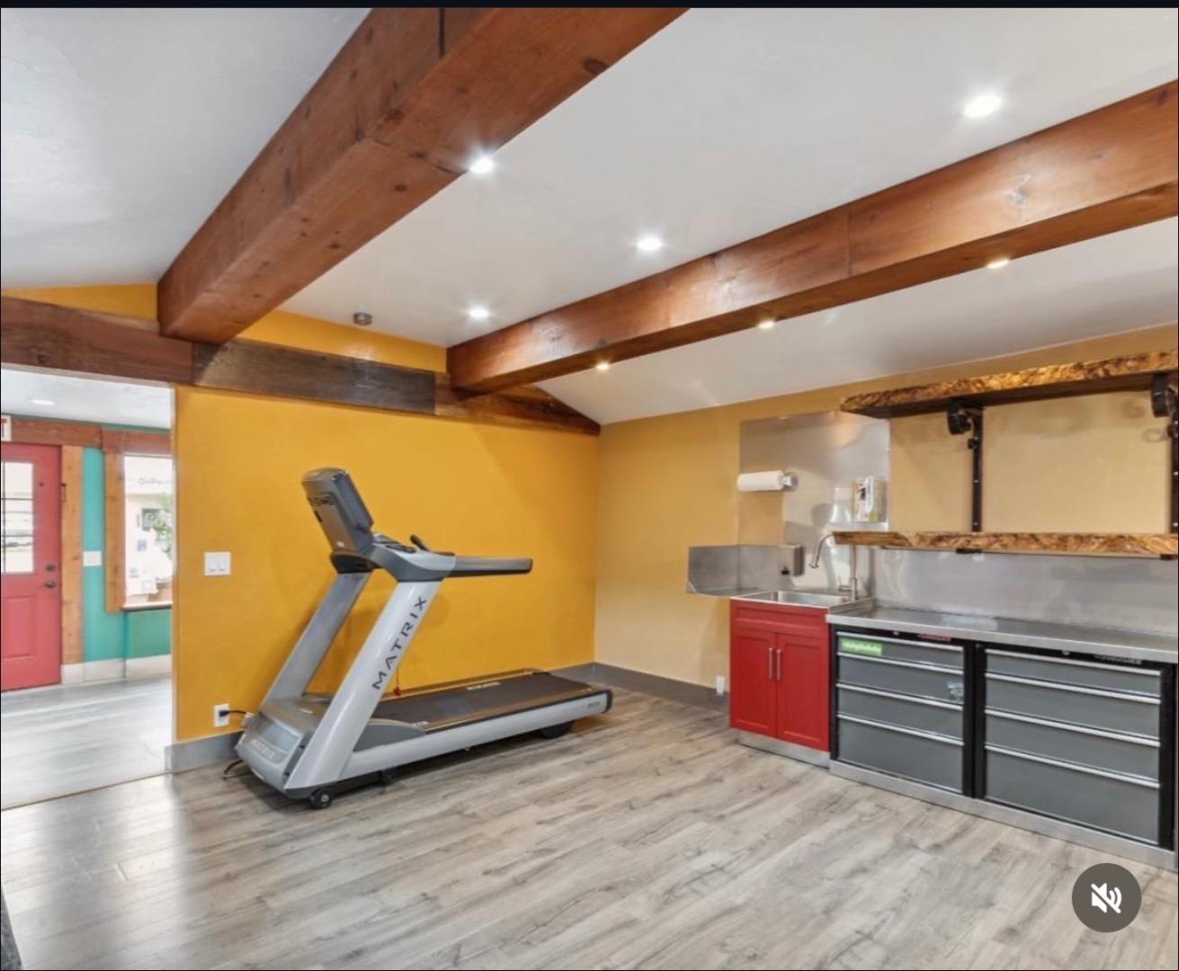 Detail Gallery Image 5 of 15 For 1637 Del Monte Blvd #B,  Seaside,  CA 93955 - – Beds | – Baths