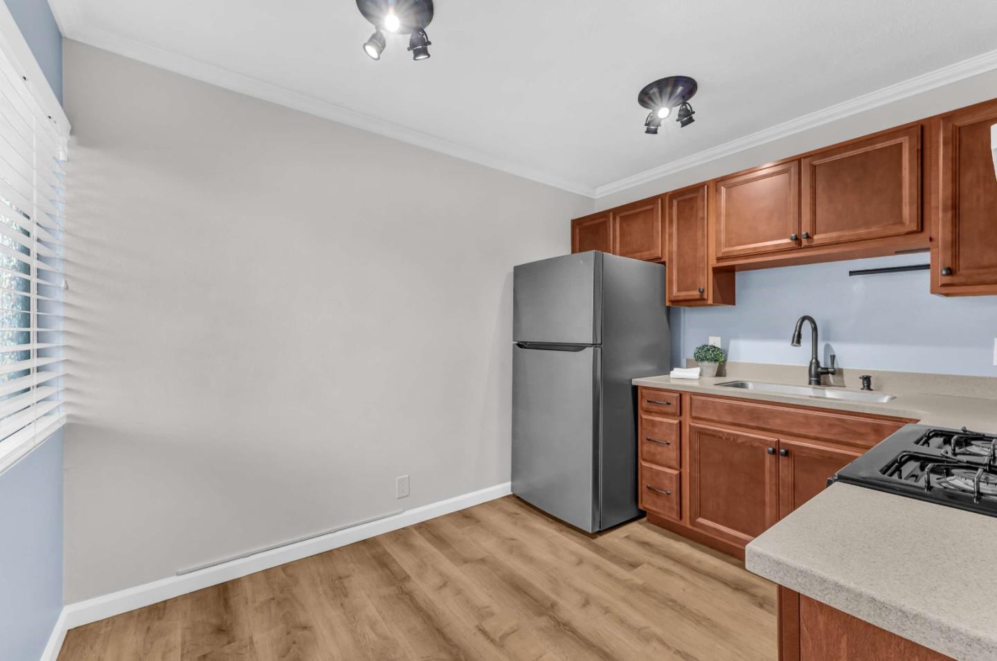 Detail Gallery Image 18 of 28 For 500 Glenwood Cir #313,  Monterey,  CA 93940 - 1 Beds | 1 Baths
