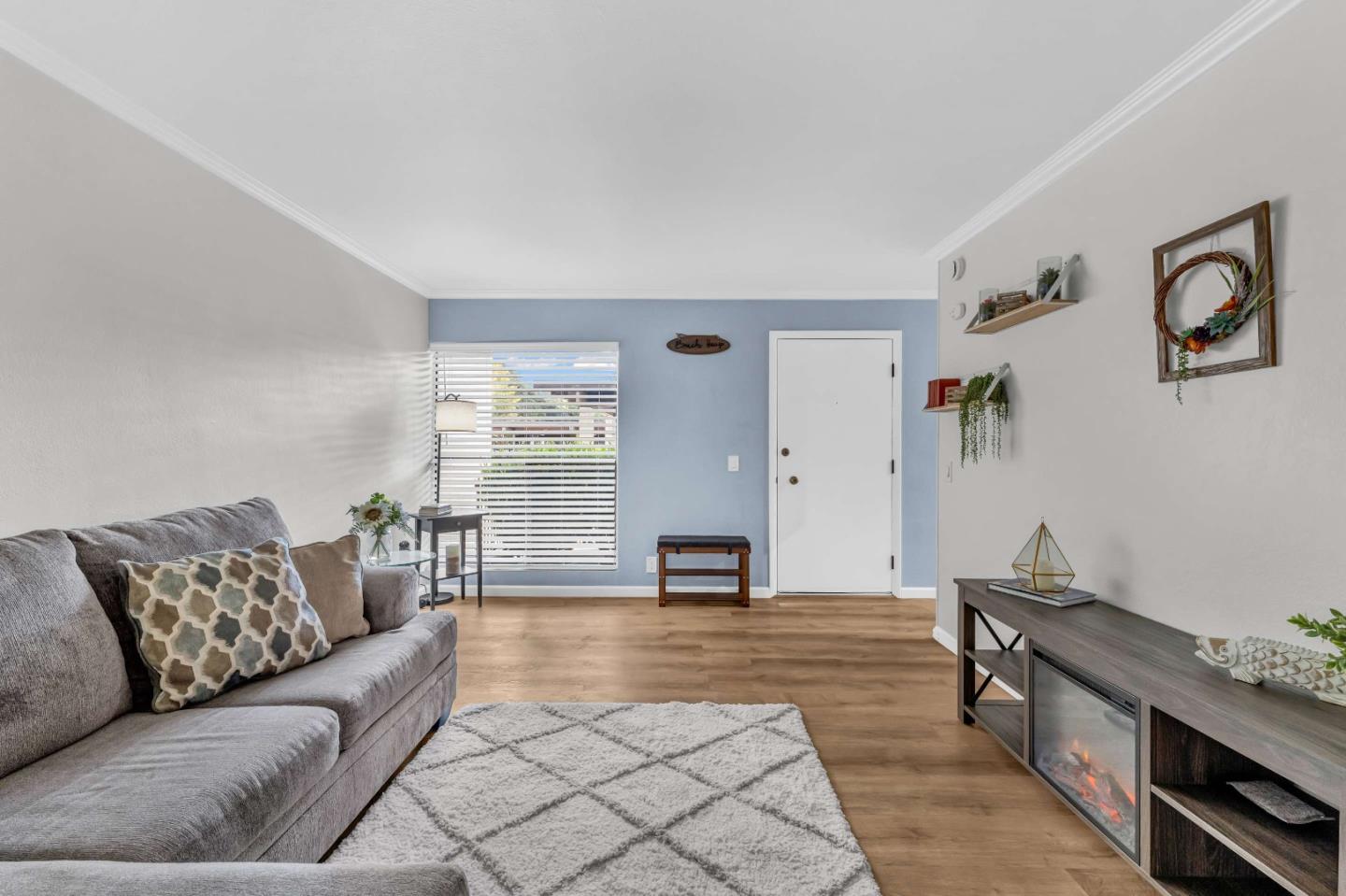 Detail Gallery Image 2 of 28 For 500 Glenwood Cir #313,  Monterey,  CA 93940 - 1 Beds | 1 Baths