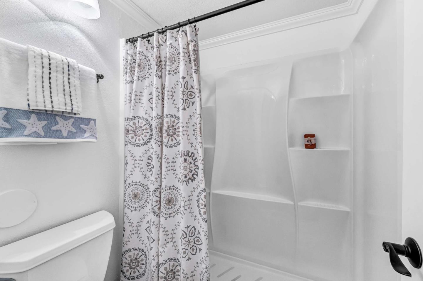 Detail Gallery Image 8 of 28 For 500 Glenwood Cir #313,  Monterey,  CA 93940 - 1 Beds | 1 Baths