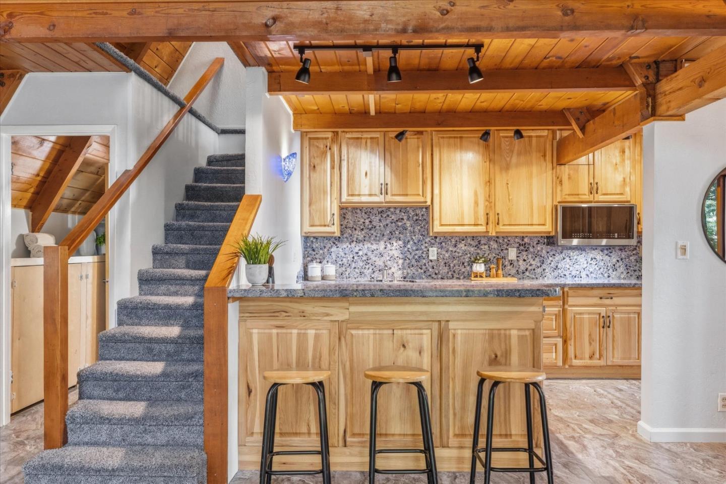 Detail Gallery Image 16 of 57 For 18081 Redwood Dr, Los Gatos,  CA 95033 - 2 Beds | 1/1 Baths