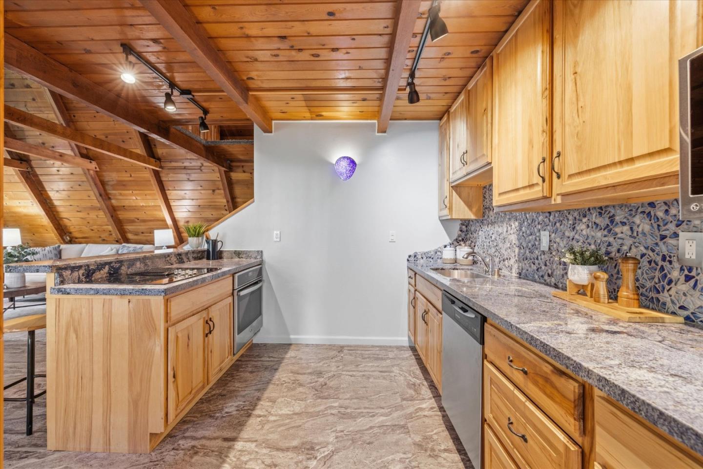 Detail Gallery Image 17 of 57 For 18081 Redwood Dr, Los Gatos,  CA 95033 - 2 Beds | 1/1 Baths