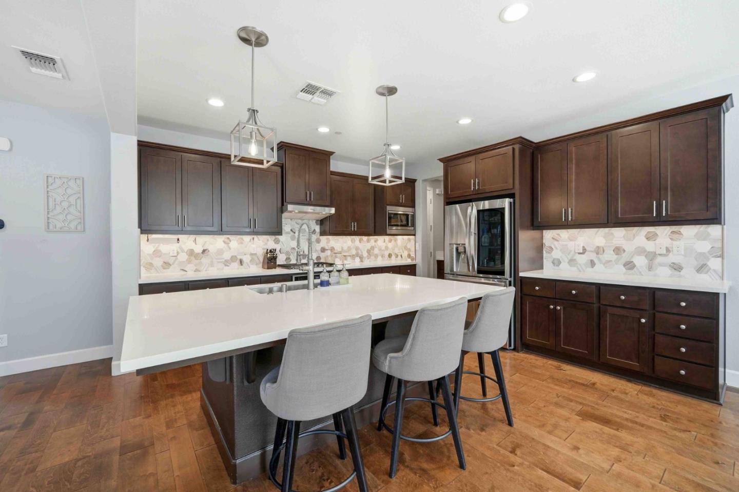 Detail Gallery Image 8 of 47 For 19221 Eagle View Dr, Morgan Hill,  CA 95037 - 4 Beds | 3 Baths