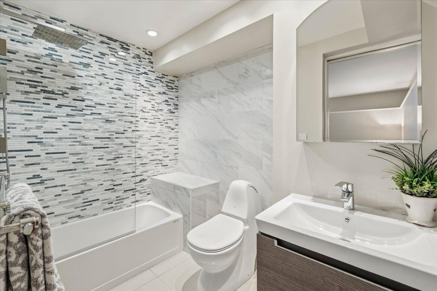 Detail Gallery Image 25 of 46 For 155 Upland Dr, San Francisco,  CA 94127 - 4 Beds | 4/2 Baths