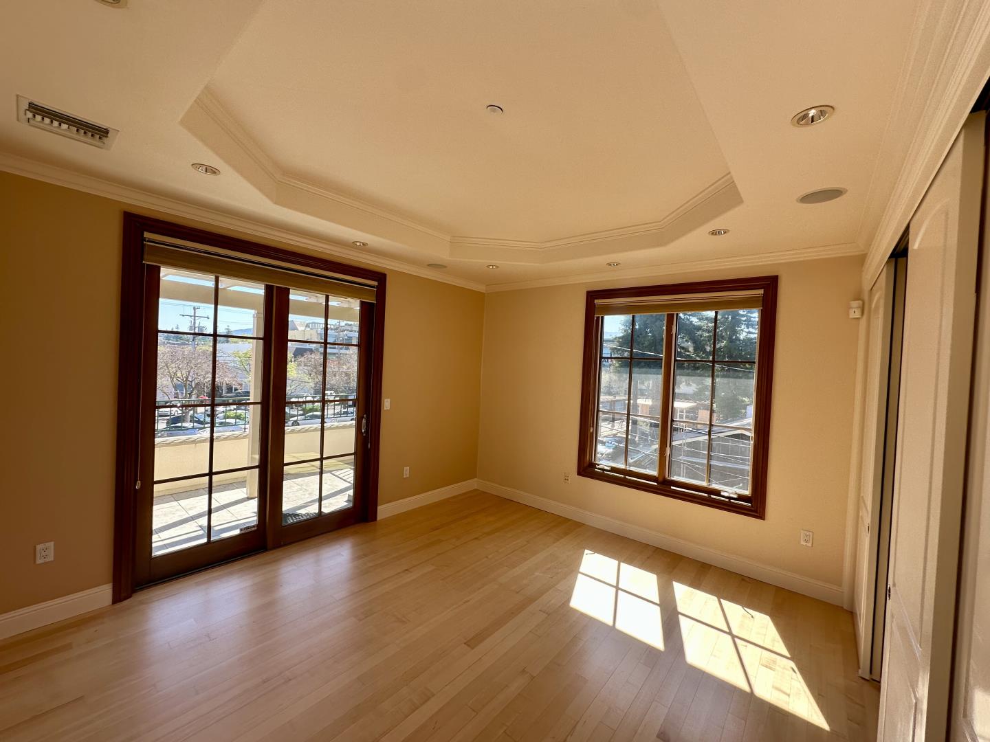 Detail Gallery Image 10 of 14 For 124 2nd St #11,  Los Altos,  CA 94022 - 3 Beds | 2 Baths