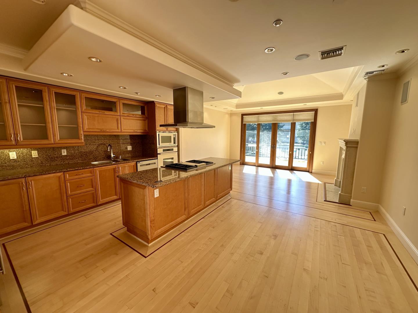 Detail Gallery Image 11 of 14 For 124 2nd St #11,  Los Altos,  CA 94022 - 3 Beds | 2 Baths