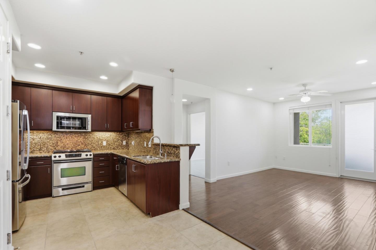 Detail Gallery Image 3 of 30 For 1101 S Main St #316,  Milpitas,  CA 95035 - 2 Beds | 2 Baths