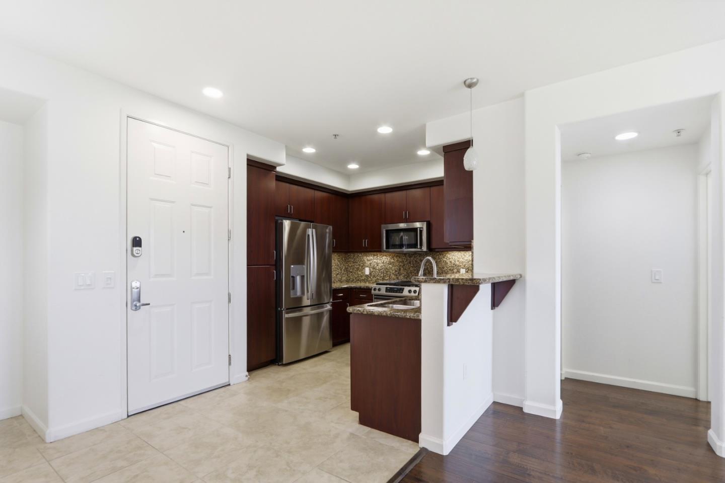 Detail Gallery Image 4 of 30 For 1101 S Main St #316,  Milpitas,  CA 95035 - 2 Beds | 2 Baths