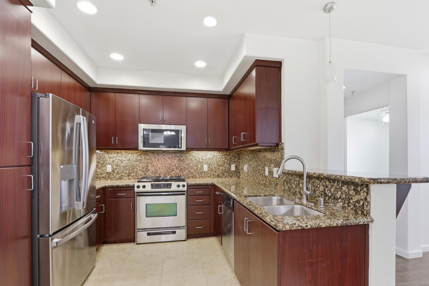 Detail Gallery Image 5 of 30 For 1101 S Main St #316,  Milpitas,  CA 95035 - 2 Beds | 2 Baths