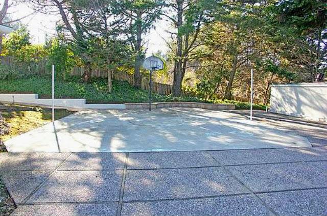 Detail Gallery Image 13 of 14 For 20 Silk Tree Pl, Hillsborough,  CA 94010 - 6 Beds | 8/1 Baths