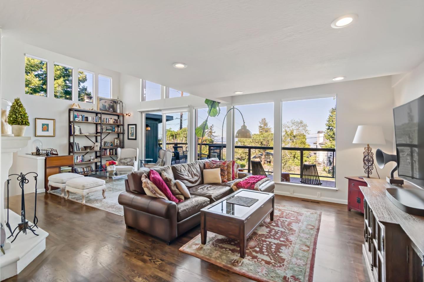 Detail Gallery Image 14 of 64 For 720 Temescal Way, Redwood City,  CA 94062 - 5 Beds | 3 Baths