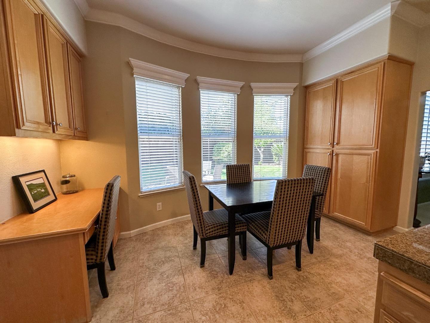 Detail Gallery Image 11 of 44 For 17629 Bentley Dr, Morgan Hill,  CA 95037 - 5 Beds | 4/1 Baths