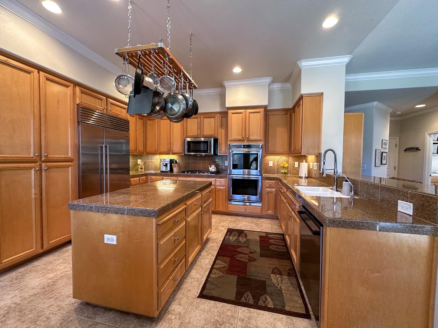 Detail Gallery Image 7 of 44 For 17629 Bentley Dr, Morgan Hill,  CA 95037 - 5 Beds | 4/1 Baths