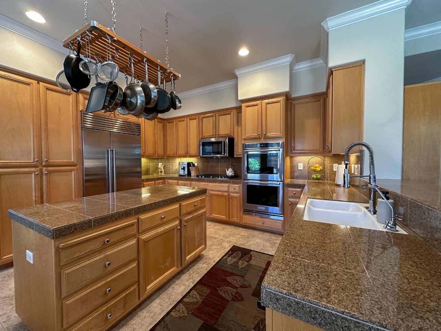 Detail Gallery Image 8 of 44 For 17629 Bentley Dr, Morgan Hill,  CA 95037 - 5 Beds | 4/1 Baths