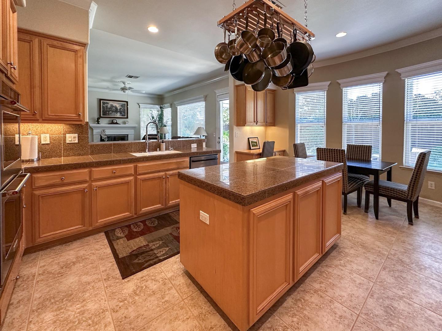 Detail Gallery Image 9 of 44 For 17629 Bentley Dr, Morgan Hill,  CA 95037 - 5 Beds | 4/1 Baths