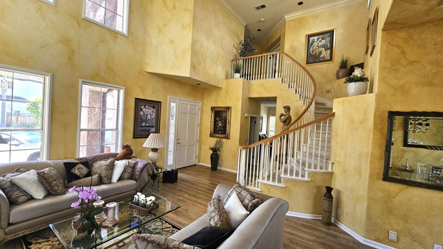 Detail Gallery Image 5 of 47 For 5000 Birkdale Way, San Jose,  CA 95138 - 4 Beds | 3/1 Baths