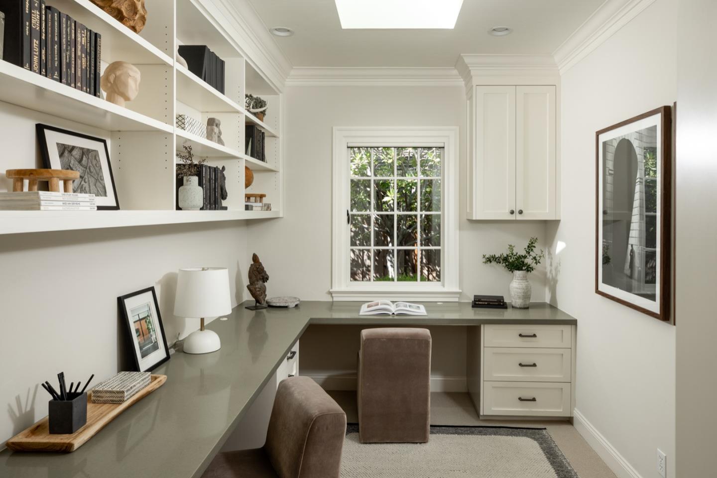 Detail Gallery Image 11 of 21 For 745 Windsor Dr, Menlo Park,  CA 94025 - 4 Beds | 3/1 Baths