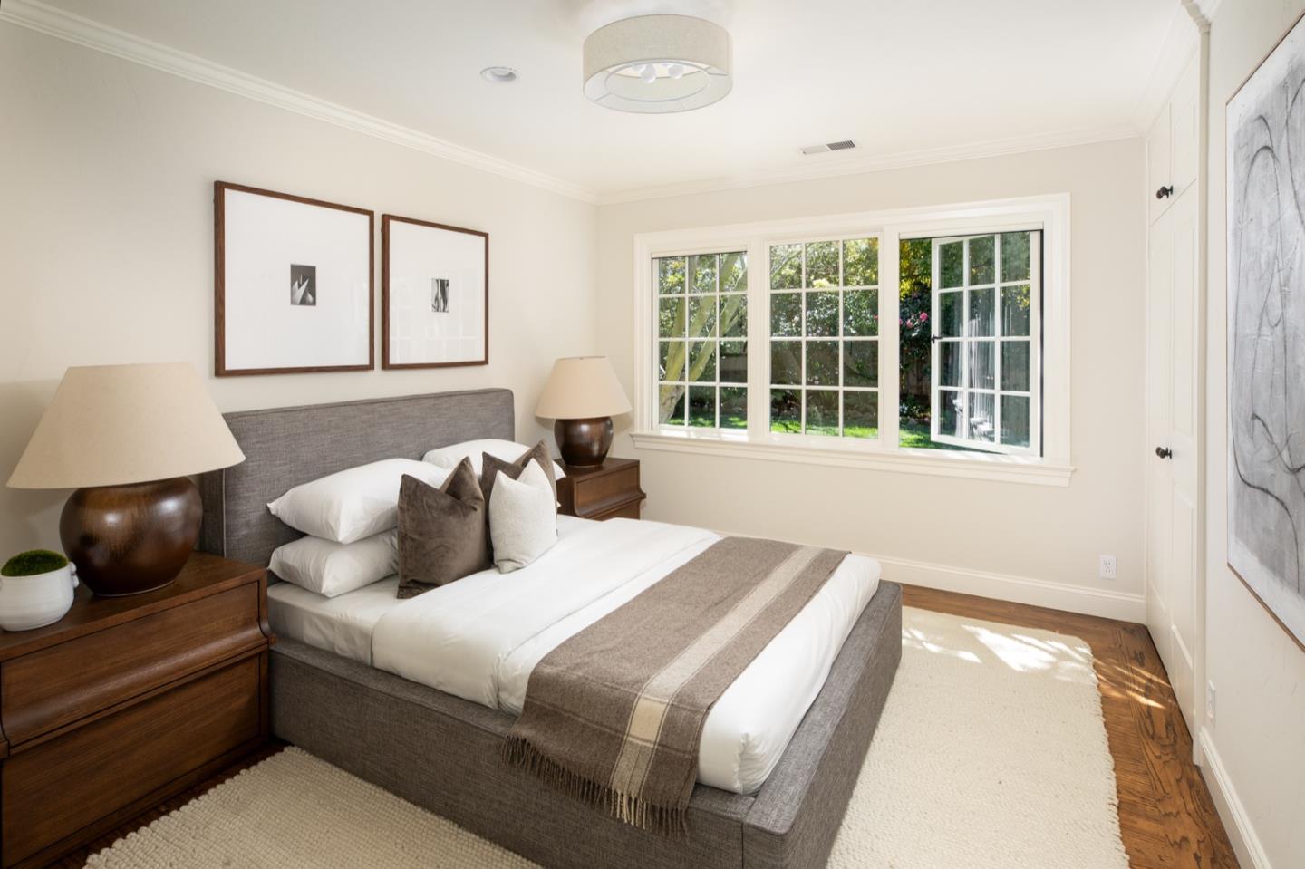 Detail Gallery Image 15 of 21 For 745 Windsor Dr, Menlo Park,  CA 94025 - 4 Beds | 3/1 Baths