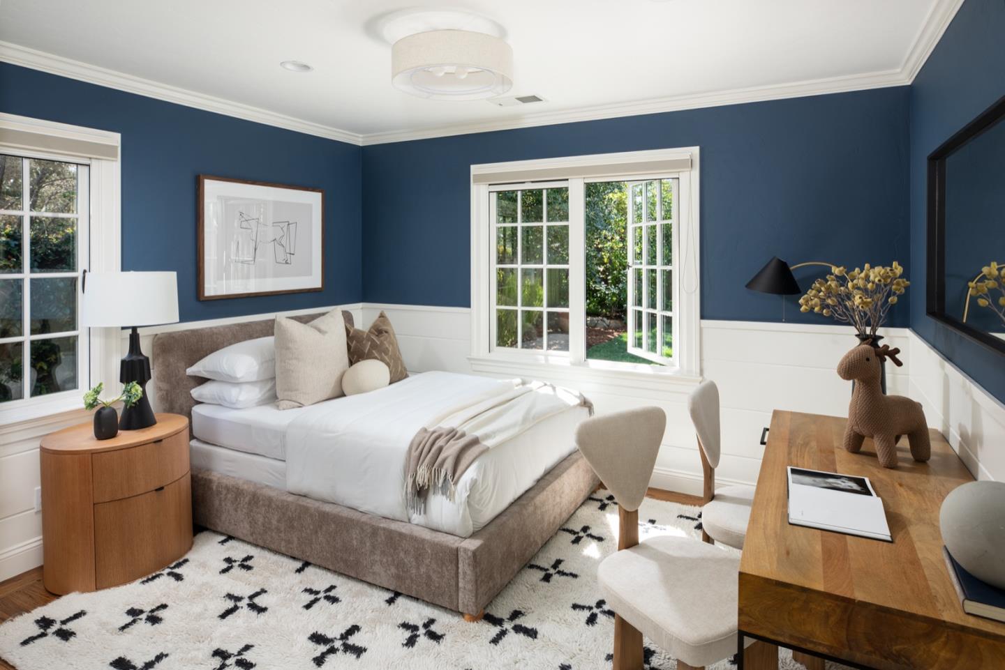 Detail Gallery Image 17 of 21 For 745 Windsor Dr, Menlo Park,  CA 94025 - 4 Beds | 3/1 Baths