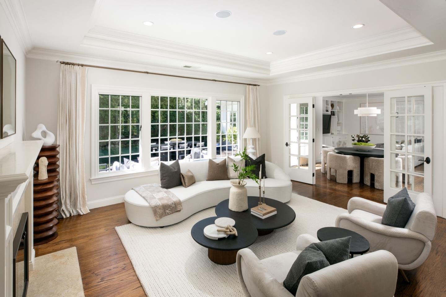 Detail Gallery Image 3 of 21 For 745 Windsor Dr, Menlo Park,  CA 94025 - 4 Beds | 3/1 Baths