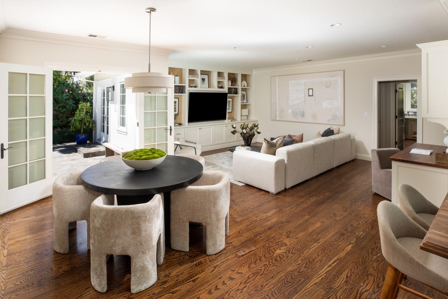 Detail Gallery Image 5 of 21 For 745 Windsor Dr, Menlo Park,  CA 94025 - 4 Beds | 3/1 Baths