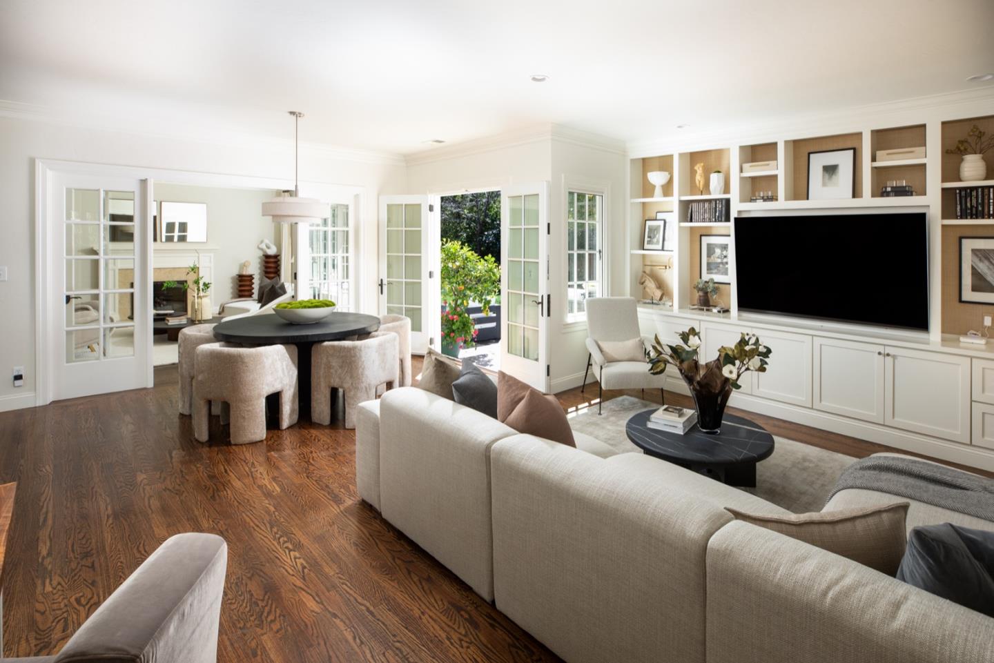 Detail Gallery Image 6 of 21 For 745 Windsor Dr, Menlo Park,  CA 94025 - 4 Beds | 3/1 Baths