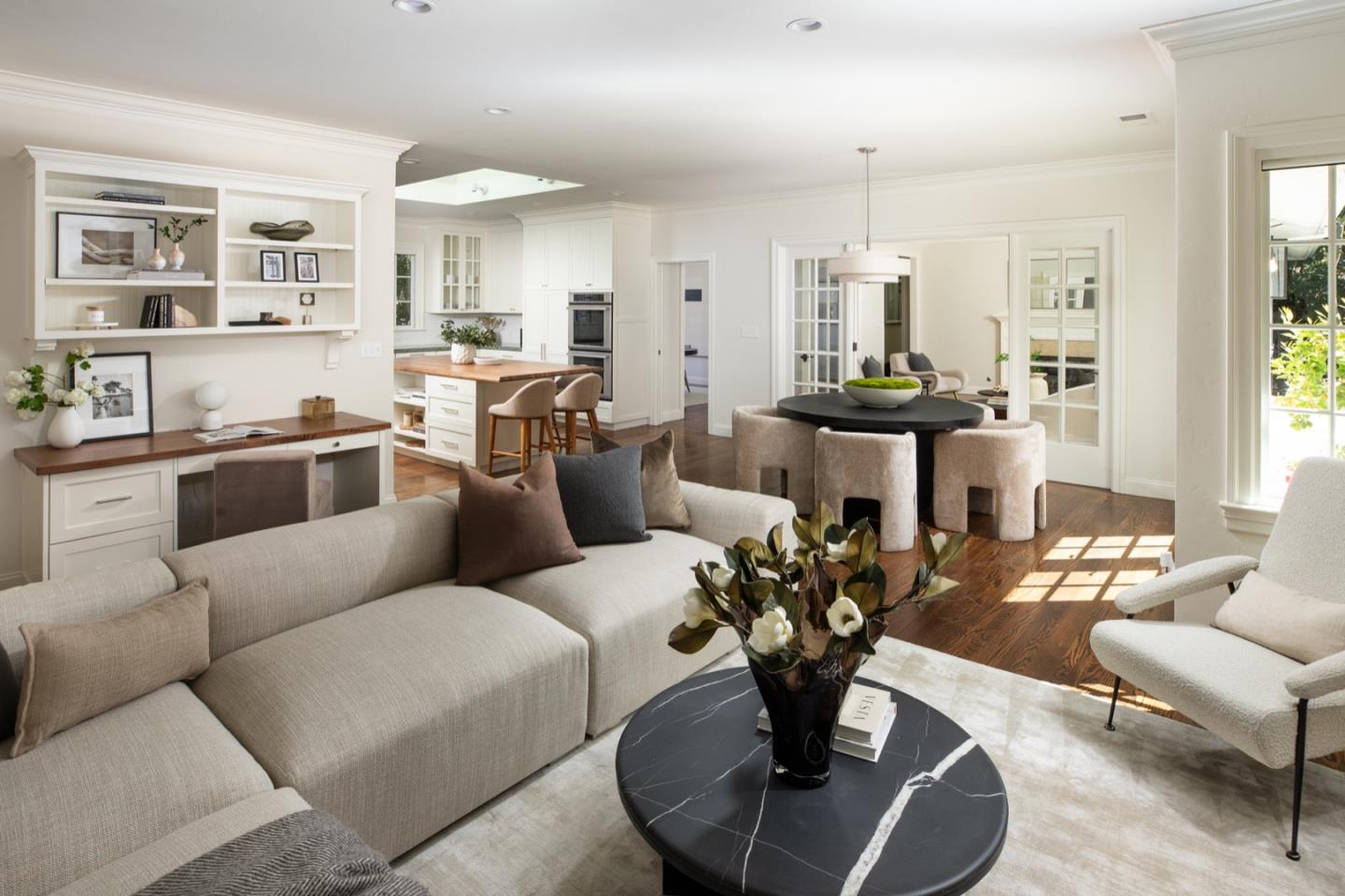 Detail Gallery Image 7 of 21 For 745 Windsor Dr, Menlo Park,  CA 94025 - 4 Beds | 3/1 Baths