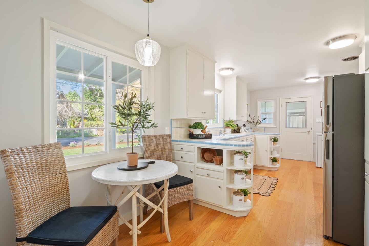 Detail Gallery Image 12 of 20 For 1527 Laurel Pl, Menlo Park,  CA 94025 - 3 Beds | 2 Baths