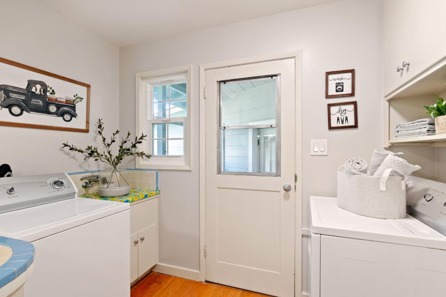 Detail Gallery Image 13 of 20 For 1527 Laurel Pl, Menlo Park,  CA 94025 - 3 Beds | 2 Baths