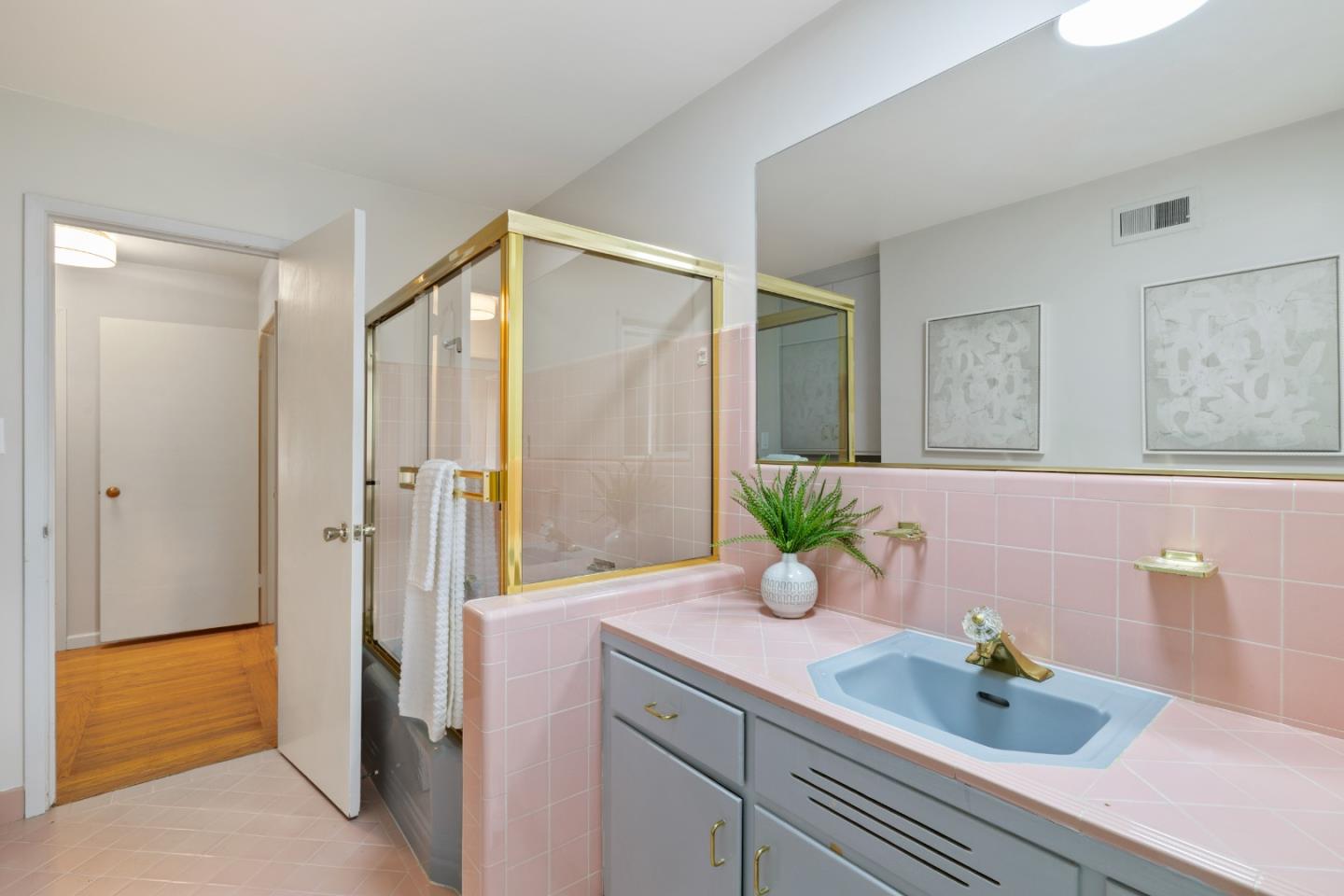 Detail Gallery Image 17 of 20 For 1527 Laurel Pl, Menlo Park,  CA 94025 - 3 Beds | 2 Baths