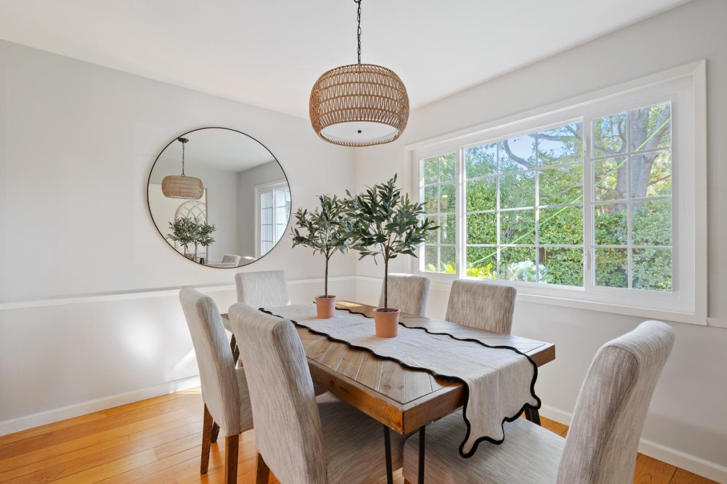 Detail Gallery Image 8 of 20 For 1527 Laurel Pl, Menlo Park,  CA 94025 - 3 Beds | 2 Baths