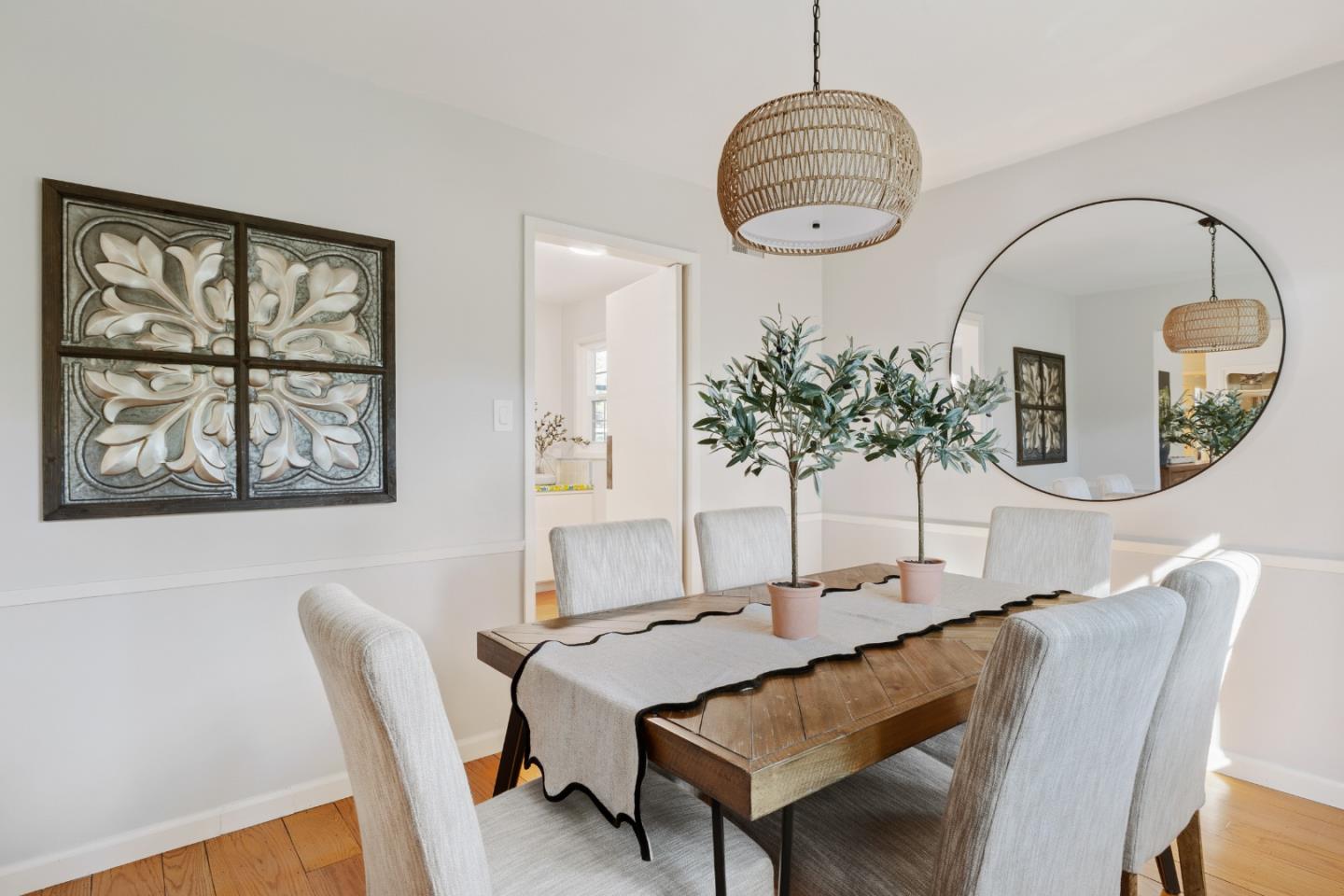 Detail Gallery Image 9 of 20 For 1527 Laurel Pl, Menlo Park,  CA 94025 - 3 Beds | 2 Baths