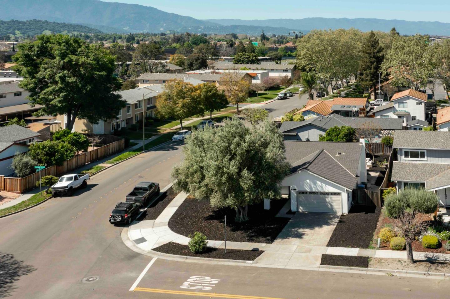 Detail Gallery Image 3 of 22 For 5399 Entrada Olmos, San Jose,  CA 95123 - 3 Beds | 2 Baths