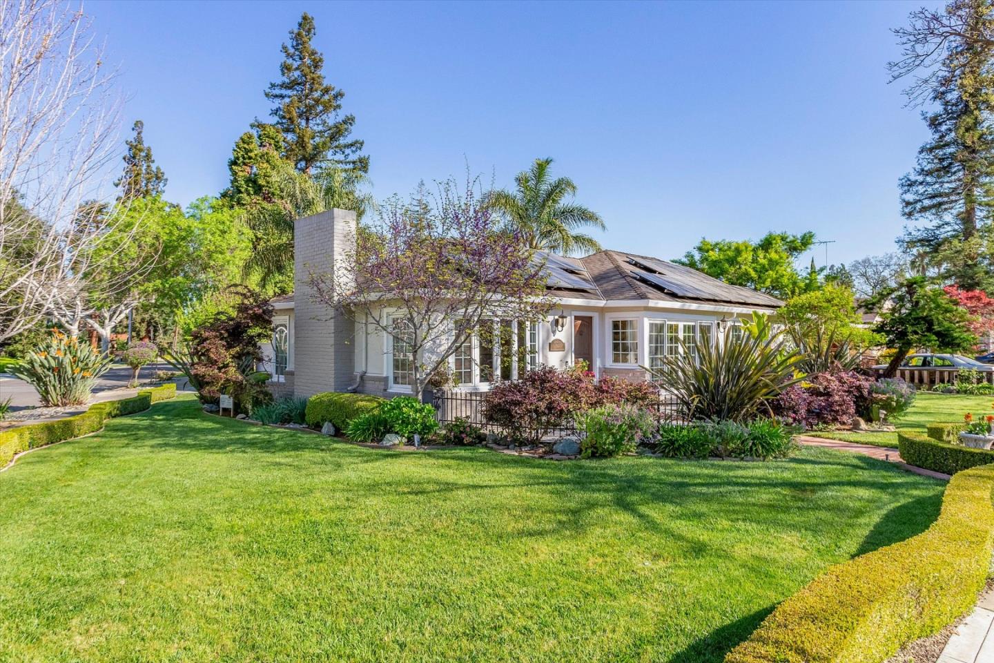 Detail Gallery Image 3 of 50 For 1299 Glenwood Ave, San Jose,  CA 95125 - 2 Beds | 3 Baths