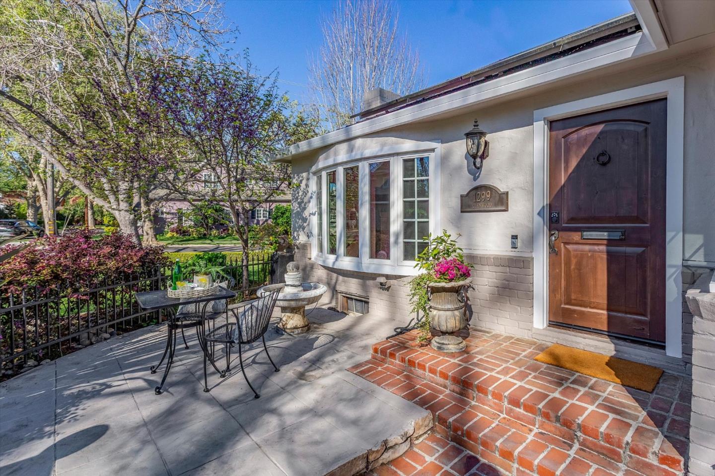 Detail Gallery Image 6 of 50 For 1299 Glenwood Ave, San Jose,  CA 95125 - 2 Beds | 3 Baths