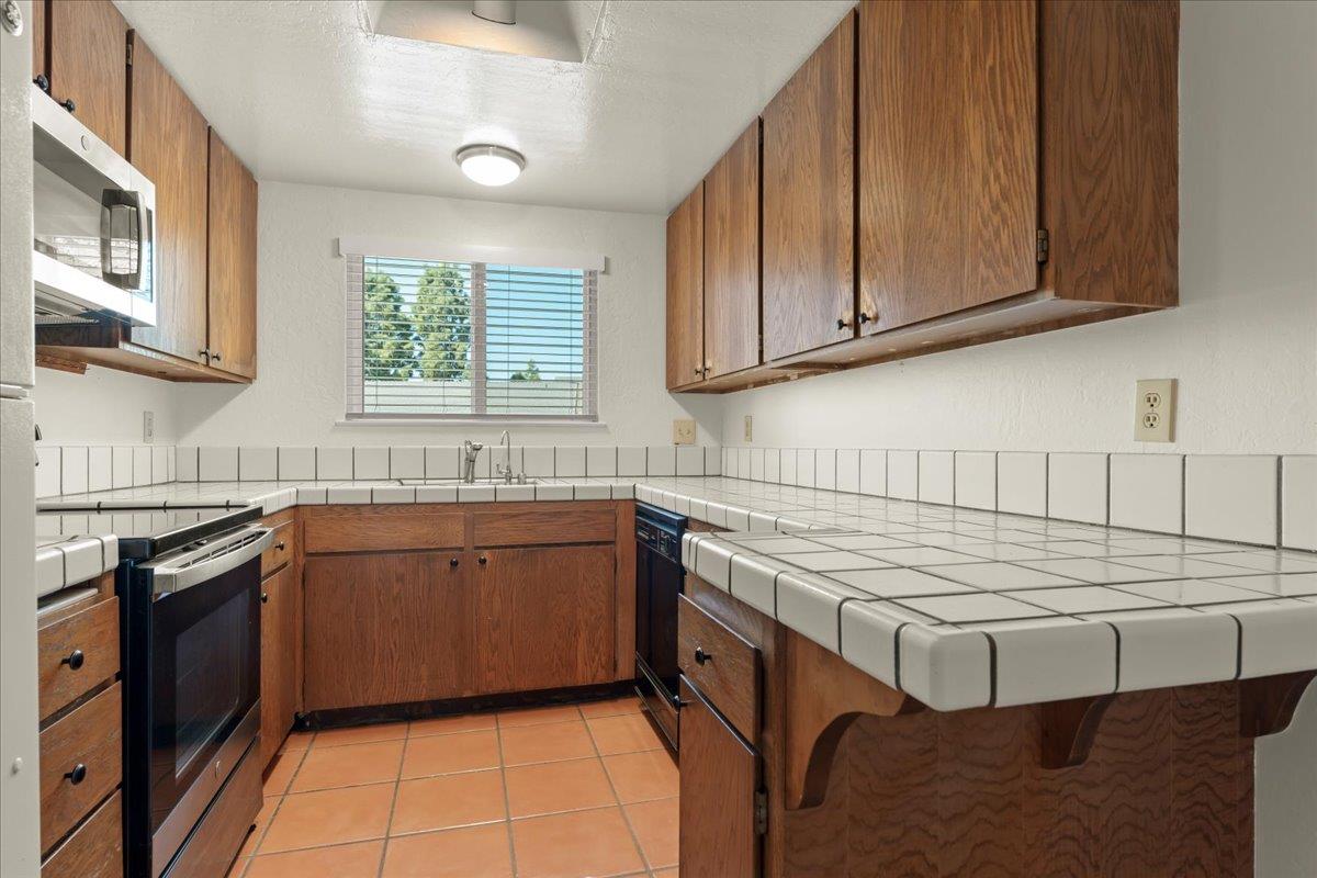 Detail Gallery Image 4 of 16 For 402 Winchester Dr, Watsonville,  CA 95076 - 2 Beds | 1 Baths